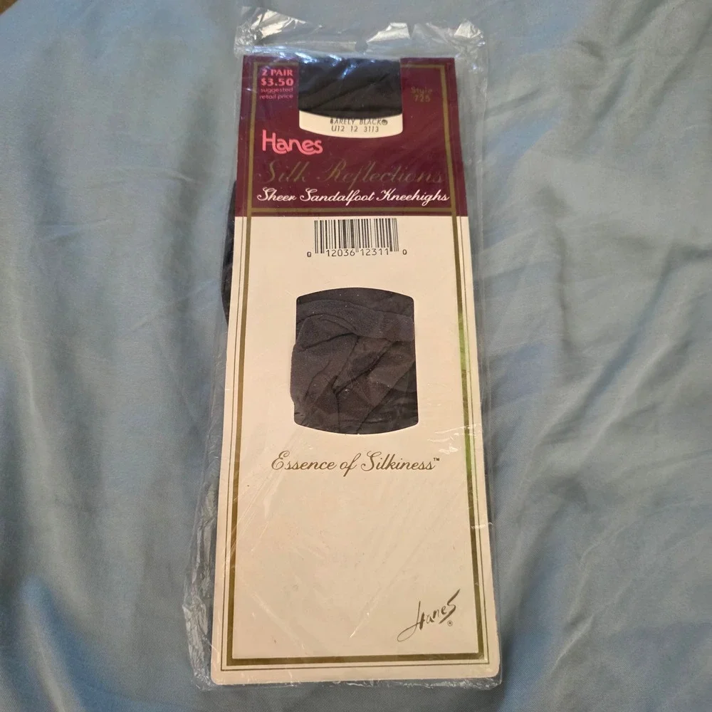 Hanes Silk Reflections Knee highs Nylons Barely Black Sandalfoot Womens 2 Pr